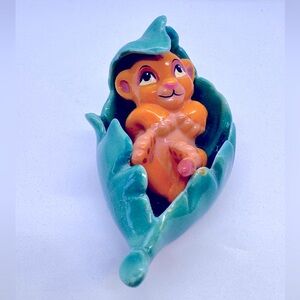 Vintage Disney’s Lion King Baby Simba in a Leaf Small Figurine
